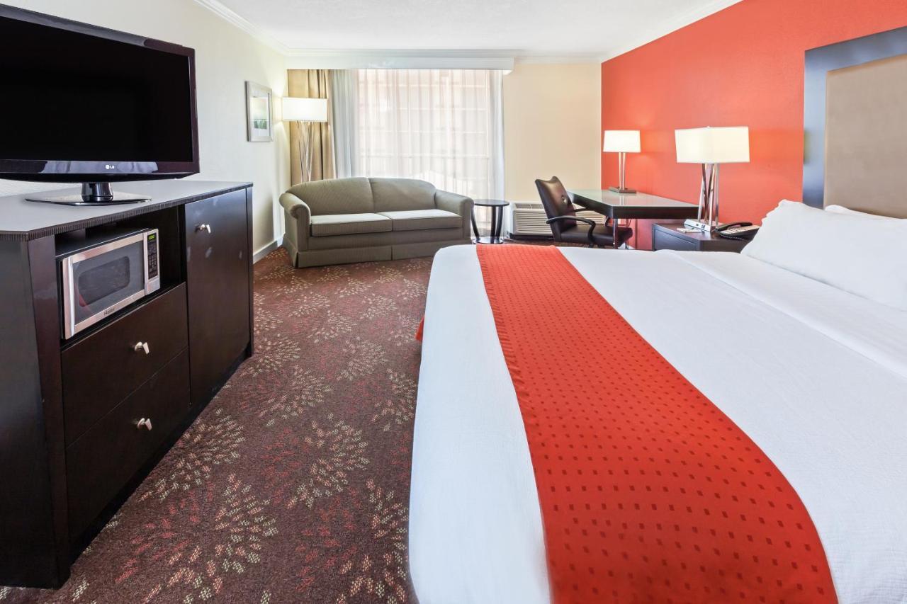Holiday Inn Tyler - Conference Center By Ihg Exterior photo